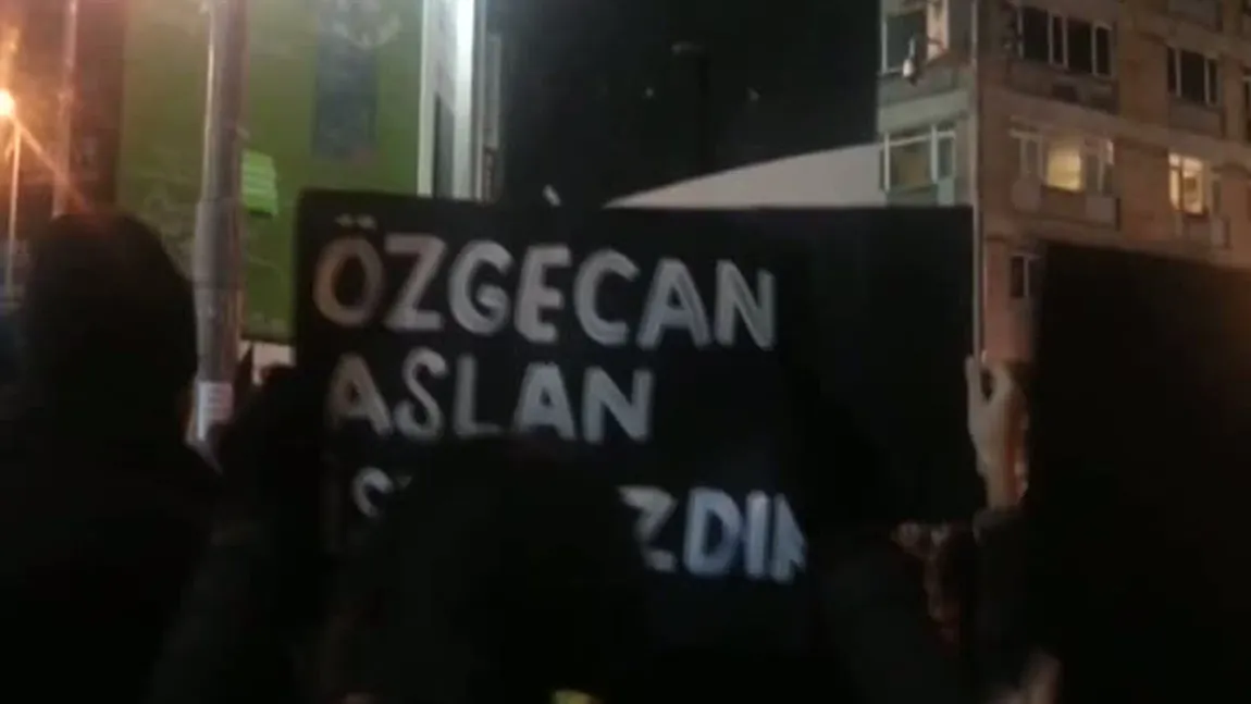 Proteste în Turcia după violarea şi uciderea unei tinere