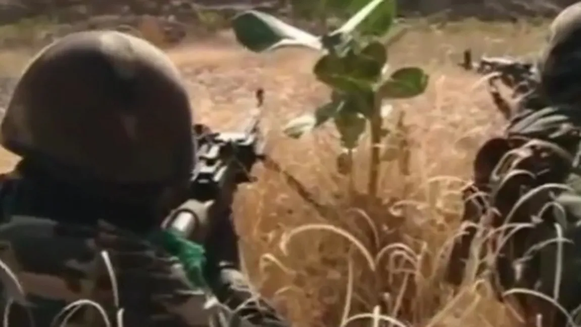 Cum se antrenează soldaţii din Mali: Sunete din gură pe post de muniţie VIDEO