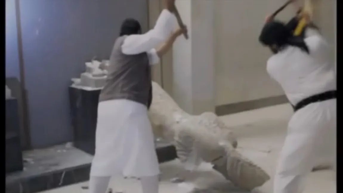 ISIS a DISTRUS opere de artă vechi de 3.000 de ani după ce a invadat un muzeu de istorie VIDEO