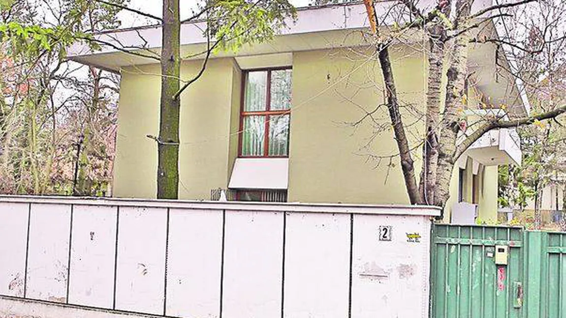 Vila în care s-ar putea muta Traian Băsescu, într-o stare DEPLORABILĂ. Cum arată fosta casă a Mioarei Roman