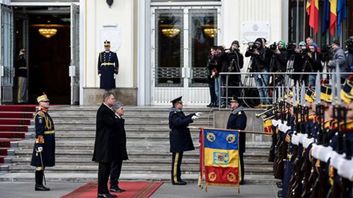 Klaus Iohannis, pe Facebook: Care este cel mai emoţionant moment pe care îl trăieşte ca preşedinte