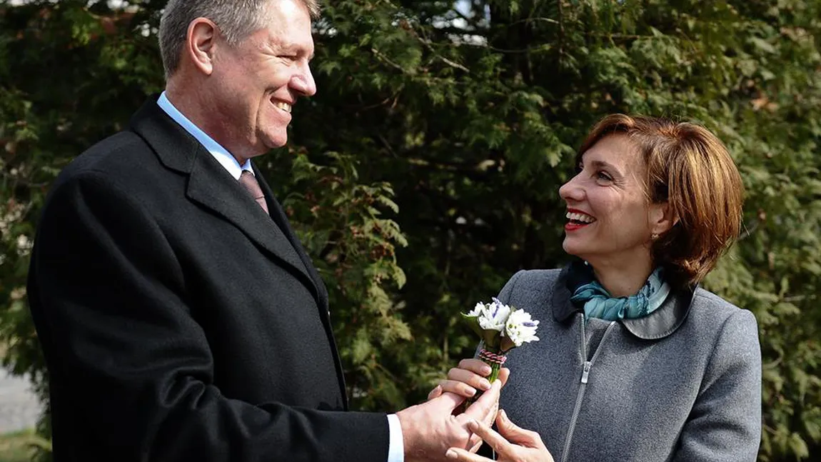 Preşedintele Klaus Iohannis, surpriză emoţionantă pentru soţia sa de 1 Martie