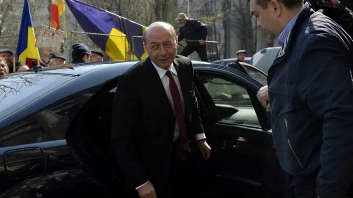 Traian Băsescu a cerut linie securizată de la STS