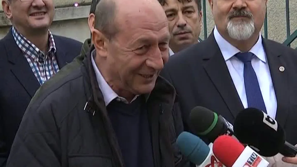 Traian Băsescu, la PMP: Acest mic partid a salvat democraţia. Era RIDICOL un şef SRI votat în unanimitate