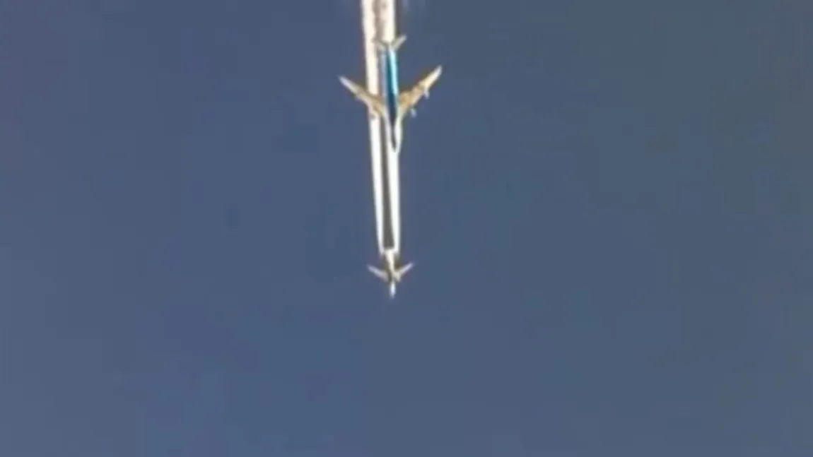 Cursă riscantă la 10.000 de metri în AER cu două avioane de PASAGERI. Piloţii s-au luat la întrecere VIDEO