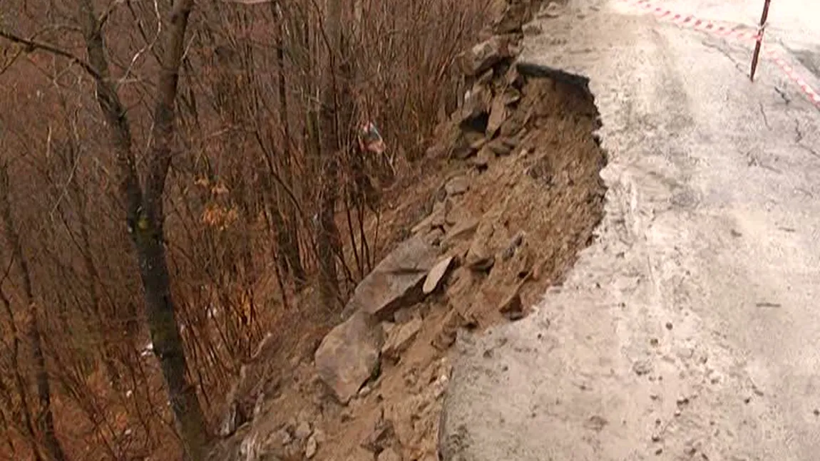 PLOILE din ultimele zile au făcut RAVAGII. Drumul dinspre Sibiu spre Transalpina s-a SURPAT VIDEO