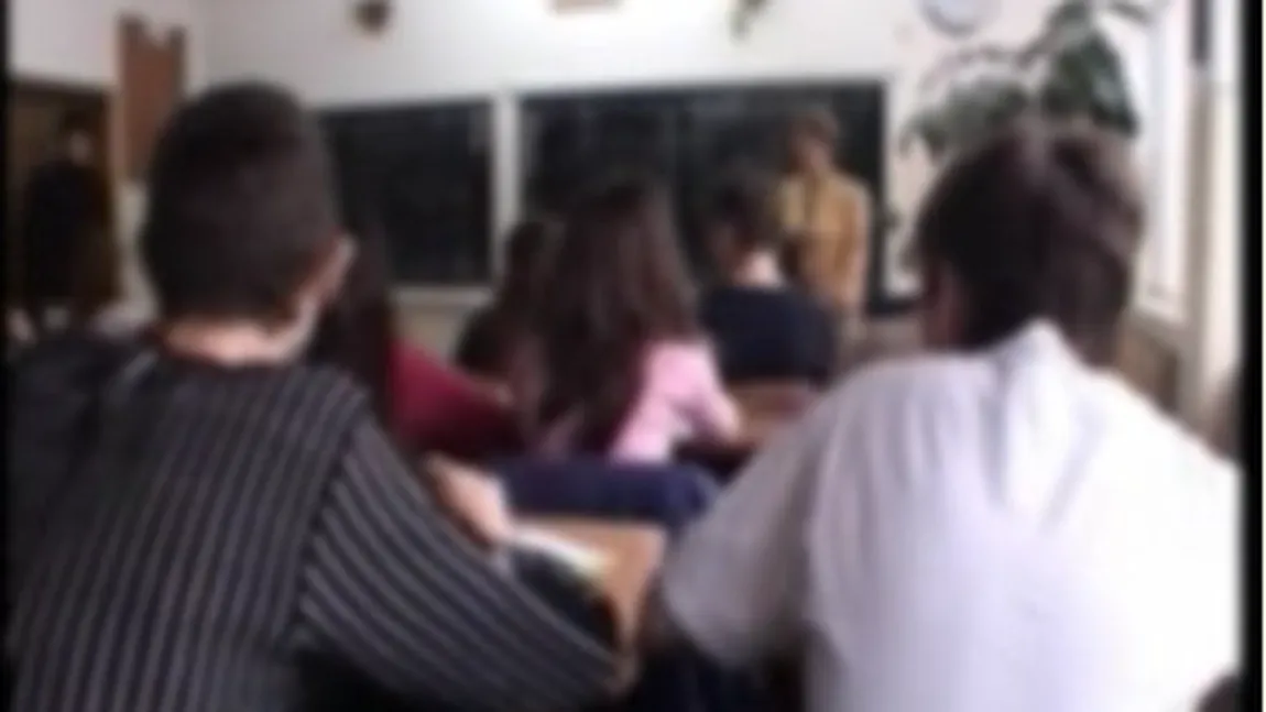 Scandal într-un liceu din România. Dialog halucinant între profesoară şi elevi: Treci la tablă şi dezvoltă-mi