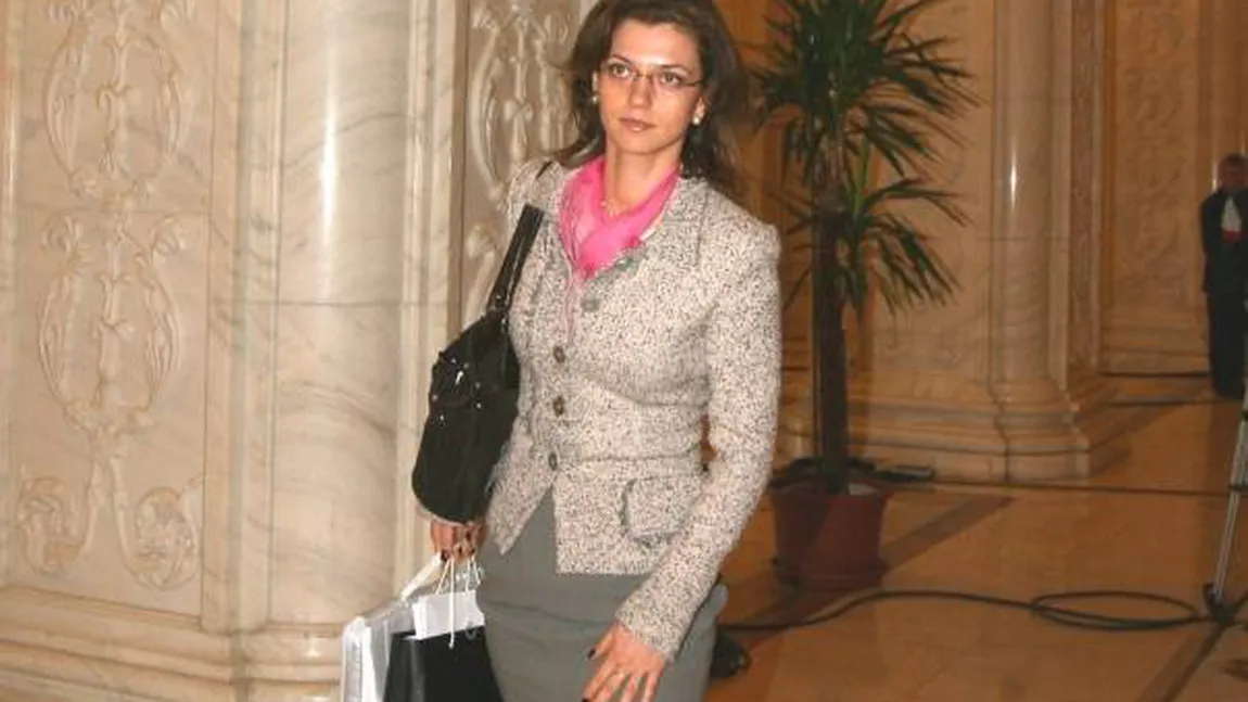 Liberala Alina Gorghiu, avere de zeci de mii de euro din funcţii publice şi contracte cu statul