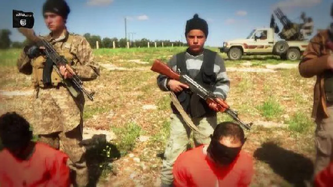Nou VIDEO cu ATROCITĂŢI comise de Statul Islamic. Jihadiştii, asistaţi de ADOLESCENŢI la execuţia a opt şiiţi