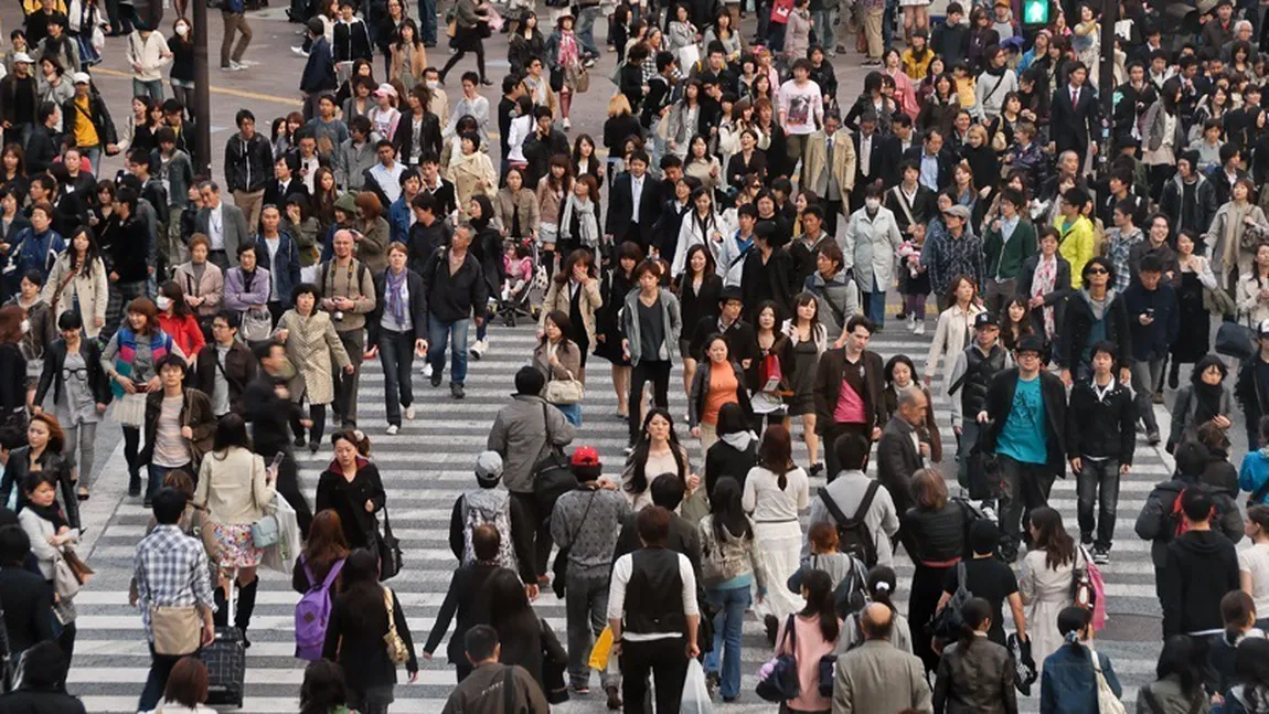 Obiceiuri din Japonia care îi ŞOCHEAZĂ pe străini: Lasă-te împins în metrou şi soarbe zgomotos! GALERIE FOTO