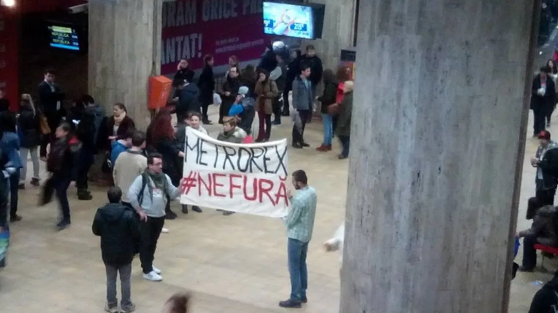 PROTEST la metrou împotriva scumpirii cartelelor FOTO