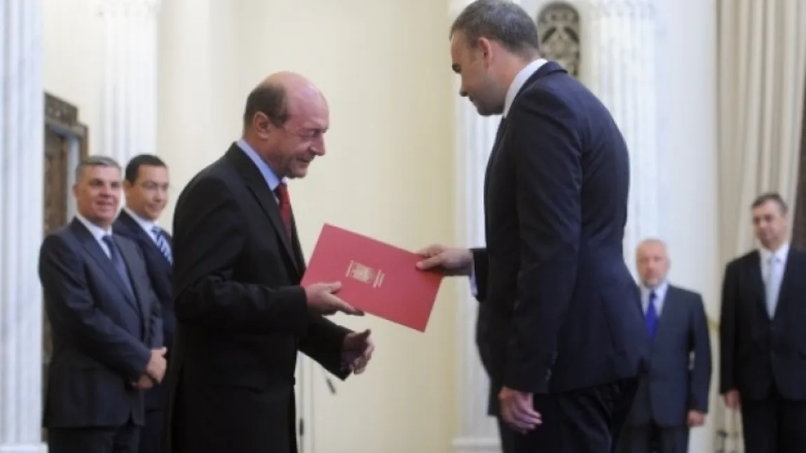 Traian Băsescu, pe Facebook: Nu cred că Darius Vâlcov m-a denunţat la DNA