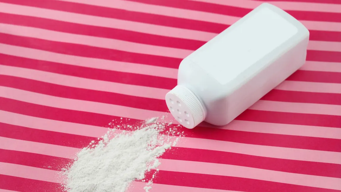 Trucuri de frumuseţe: Cum te ajută pudră de talc să fii strălucitoare
