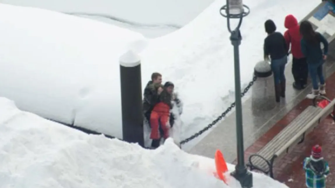 Român de 20 de ani, erou în America: A salvat de la moarte un băieţel care căzuse într-un canal VIDEO