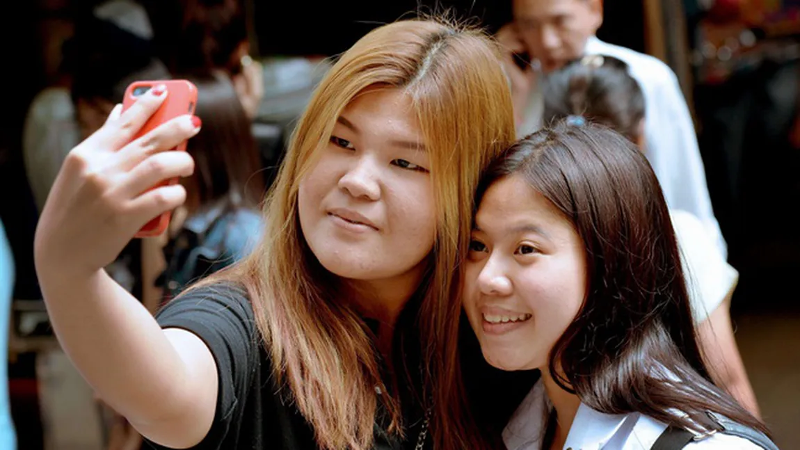 5 ani de puşcărie pentru un selfie. Thailandezele care îşi pozează sânii vor fi condamnate