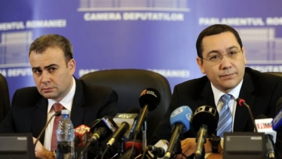 Klaus Iohannis i-a cerut premierului Ponta să-l DEMITĂ pe Darius Vâlcov din funcţia de ministru al Finanţelor