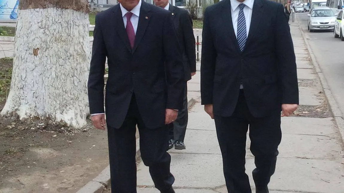 Traian Băsescu, la Chişinău: S-a plimbat pe jos prin oraş, s-a pozat şi a vorbit cu lumea pe stradă VIDEO
