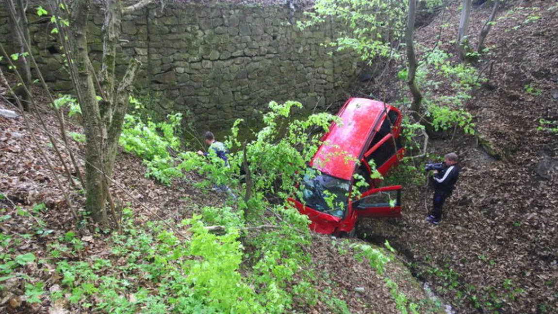 Accident grav, cu doi morţi, în Hunedoara. Şoferul a adormit la volan