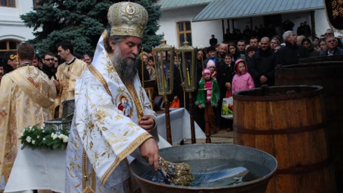 IZVORUL TAMADURII 2016: De ce nu se strică AGHEASMA şi ce puteri miraculoase are