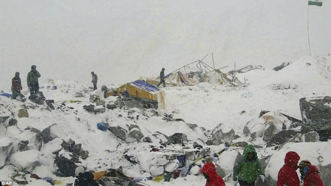 CUTREMUR în NEPAL. Primele imagini din timpul avalanşei din Everest şi situaţia ROMÂNILOR - VIDEO