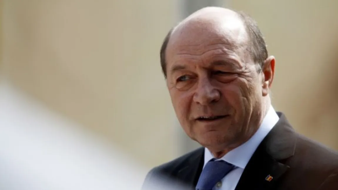 Traian Băsescu, urmărit penal, nu poate deţine ARMĂ