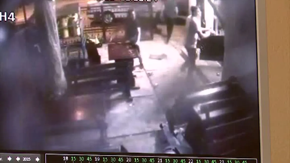 Răzbunare mafiotă în Suceava. Cinci tineri au bătut mai multe persoane şi au provocat distrugeri la un bar