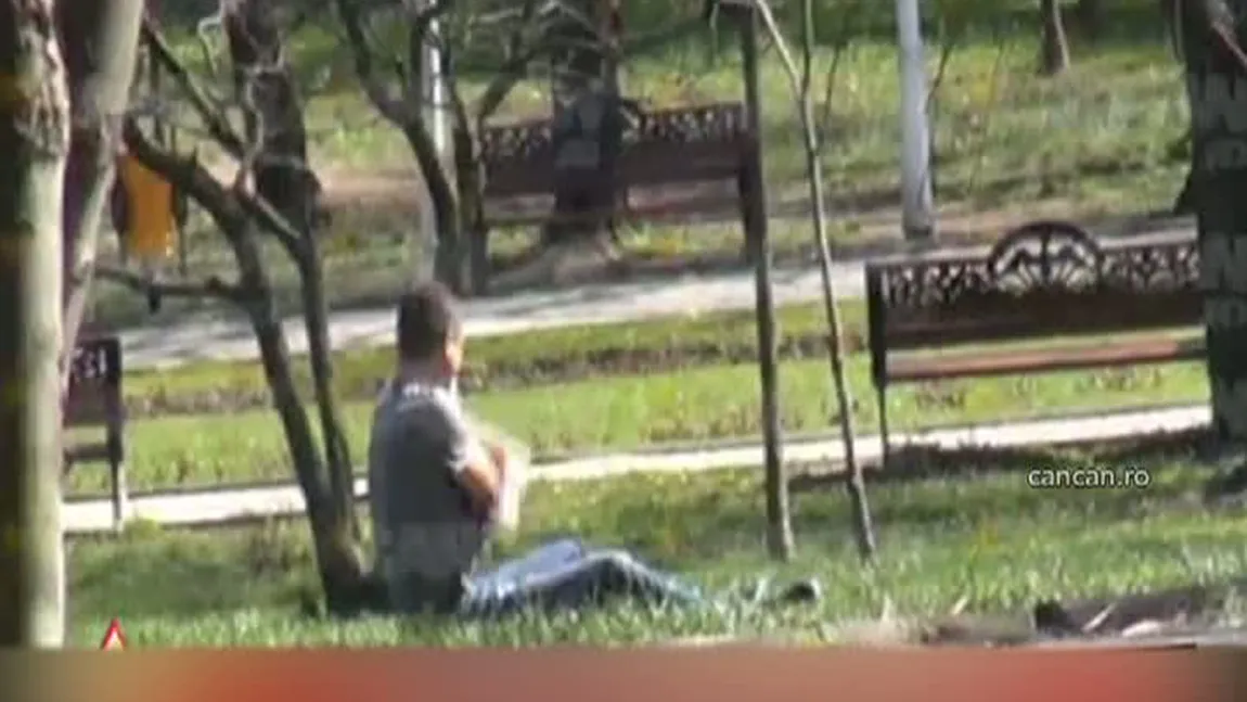POLITICIAN ROMÂN, dezbrăcat la bustul gol ziua în amiaza mare în mijlocul parcului VIDEO