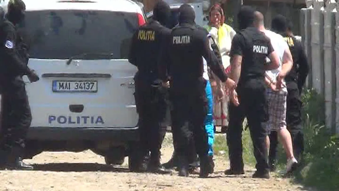 Scandal între ţigani: 200 de poliţişti şi luptători SIAS i-au ridicat să-i ducă la audieri VIDEO