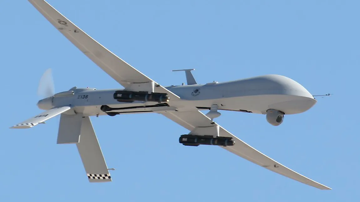 PREMIERĂ: Marina militară a SUA reuşeşte realimentarea în zbor a unei drone