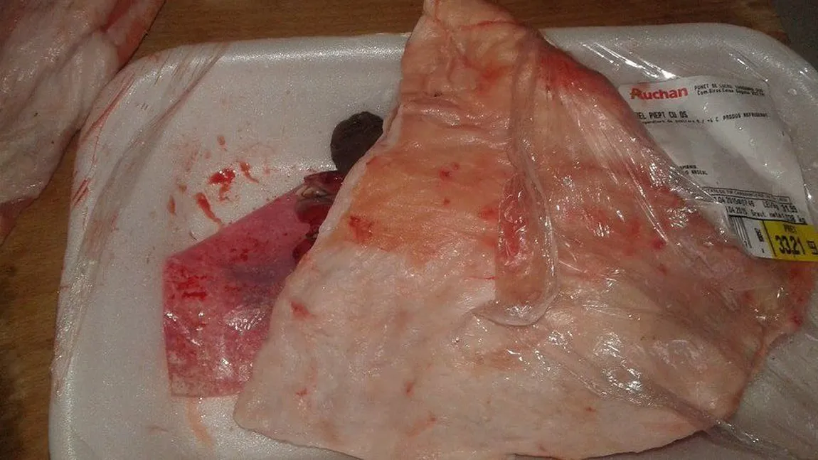 Ce a găsit o timişoreancă sub un piept de miel cumpărat dintr-un supermarket: Să vă fie ruşine FOTO