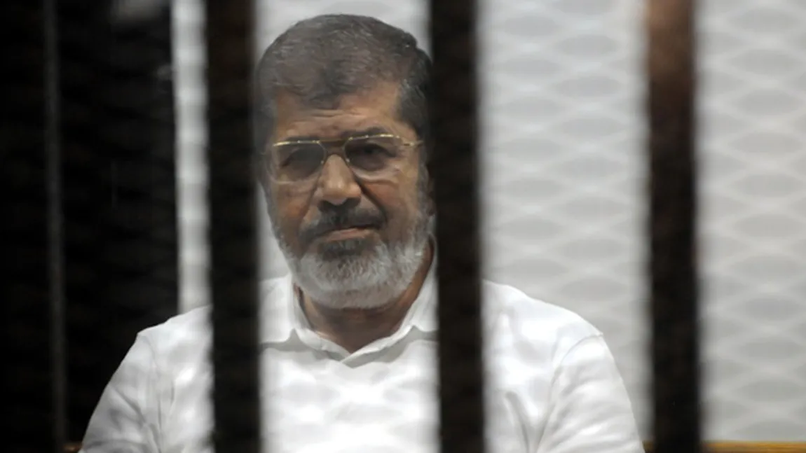 Verdict greu: Fostul preşedinte al Egiptului, Mohamed Morsi a fost condamnat la 20 de ani de închisoare