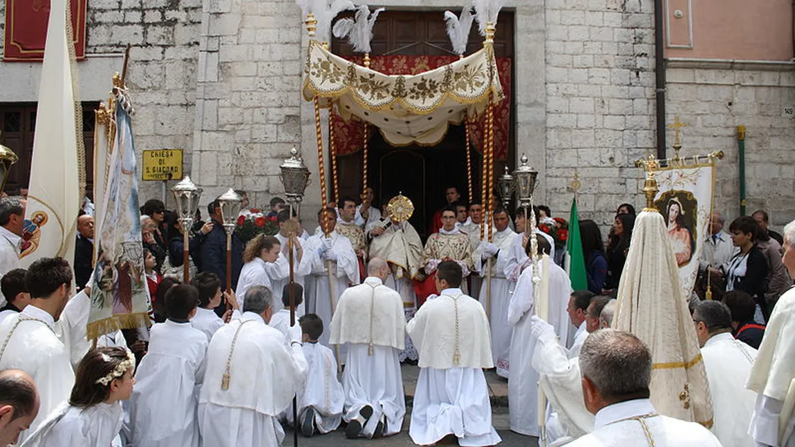 PAŞTELE CATOLIC 2015: Aproape un milion de catolici din România sărbătoresc duminică Paştele