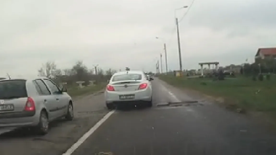 Şofer la un pas de tragedie, dintr-o prostie. Imagini şocante cu un conducător auto inconştient VIDEO