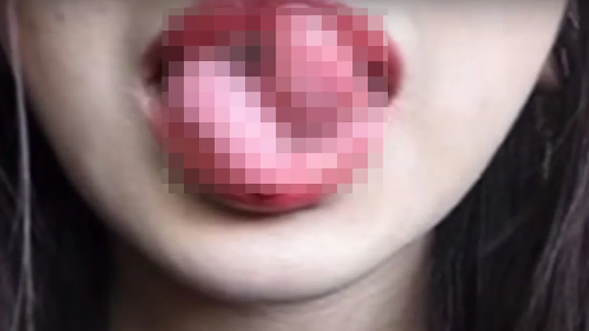 Dezgustător şi uimitor în acelaşi timp. Ce poate să facă ea cu limba, nu face nimeni VIDEO