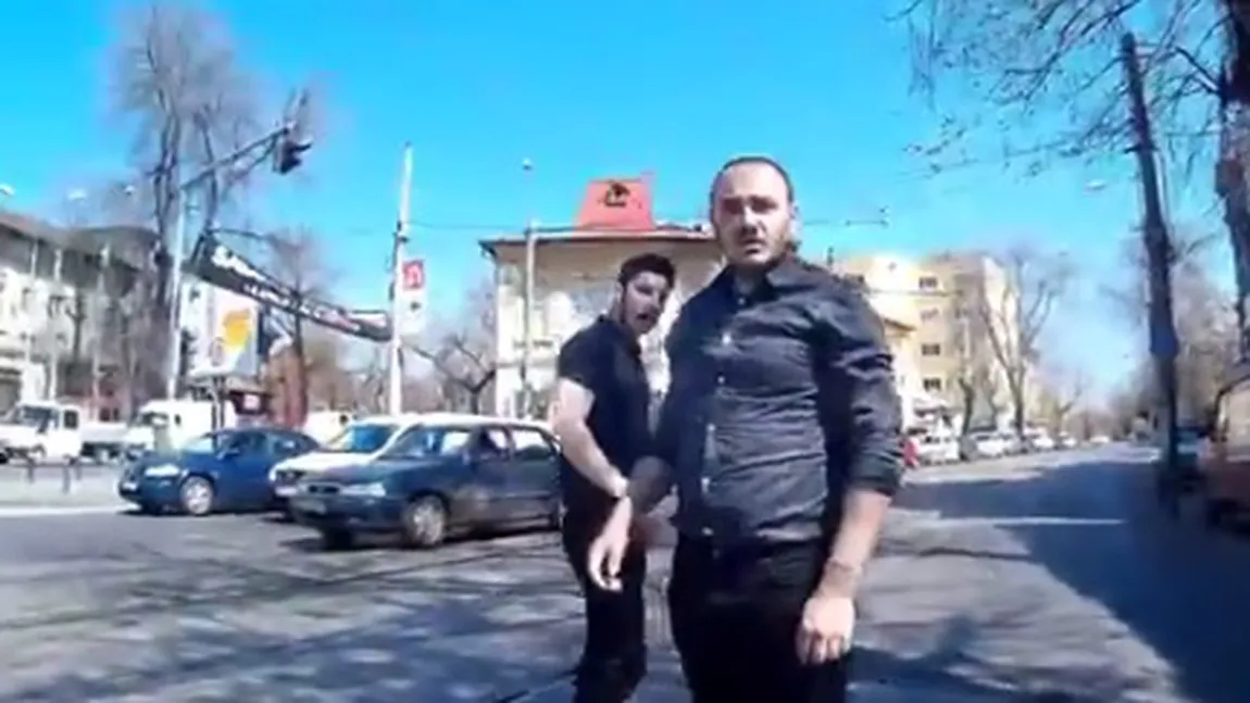 Incident incredibil în traficul din Bucureşti: Biciclist înjurat şi ameninţat cu cuţitul