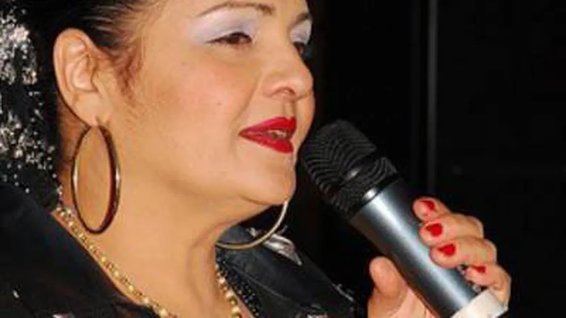 Cornelia Catanga, moment penibil în faţa a sute de oameni. Cântăreaţa a fost umilită pe scenă
