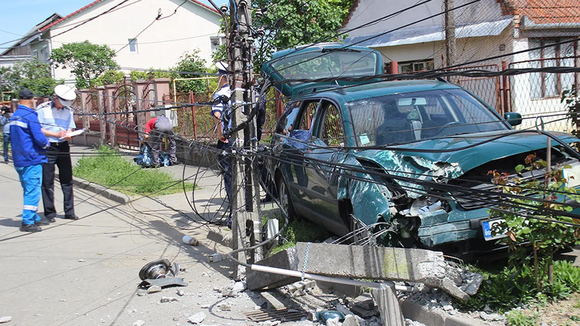 Accident violent în Satu Mare după ce unui bărbat după ce i s-a făcut rău la volan. VIDEO