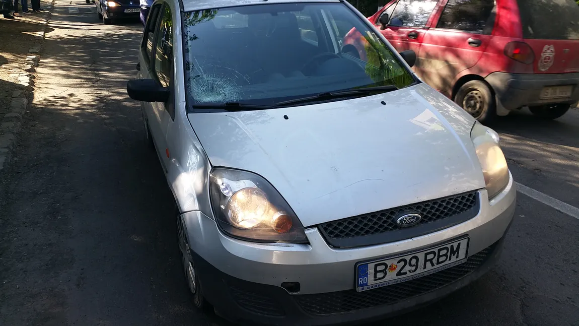 Accident în Iaşi: O fată a fost lovită pe trecerea de pietoni când ducea gunoiul