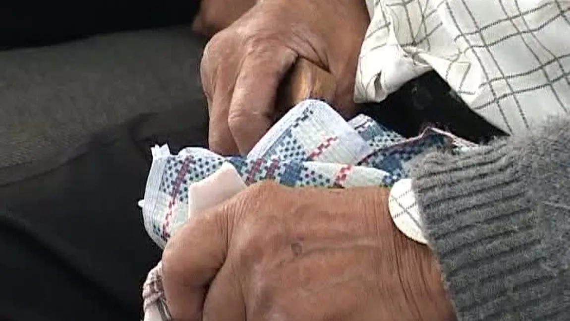 Un bătrân de aproape 100 de ani, UMILIT din cauza cardului de sănătate VIDEO