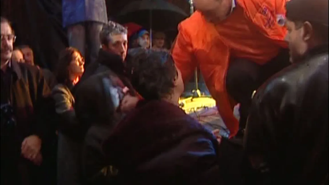 A lovit sau nu Traian Băsescu un copil, în campania electorală? Ce scrie Adriana Săftoiu în cartea sa