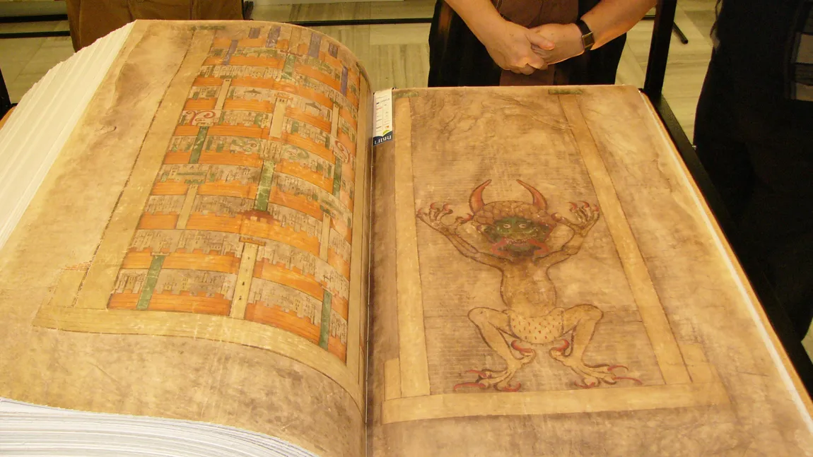 Misterul BIBLIEI DIAVOLULUI, carte veche de sute de ani, cu desene făcute de însuşi LUCIFER FOTO