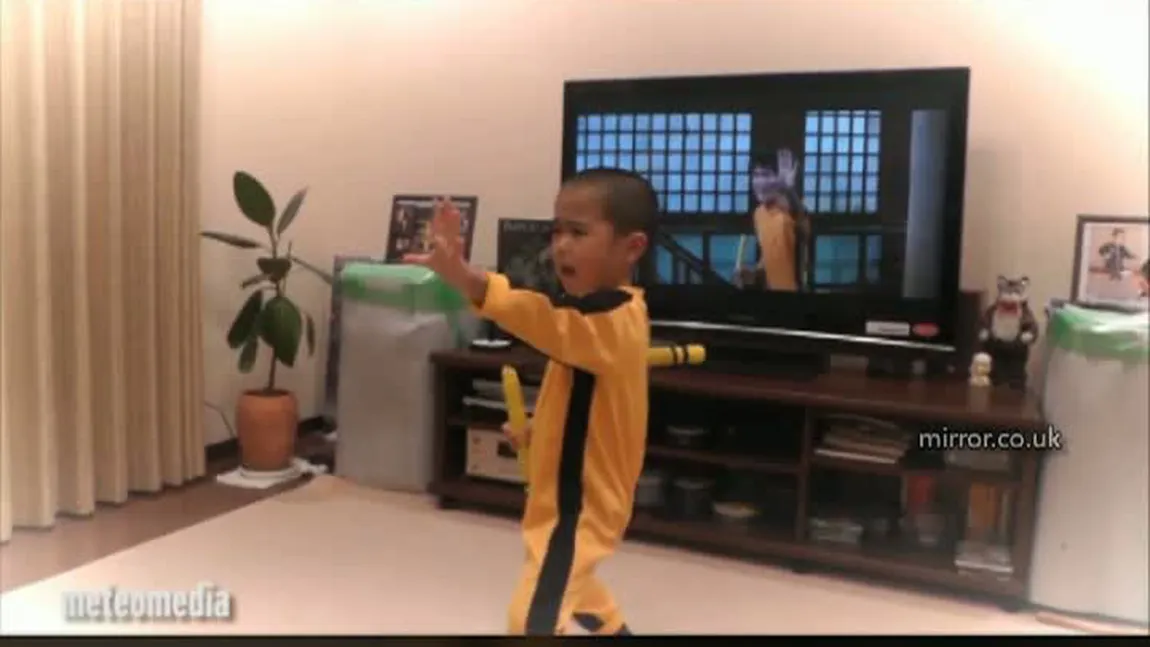 Maestru Kung-fu la CINCI ANI. Un copil îl imită perfect pe Bruce Lee VIDEO