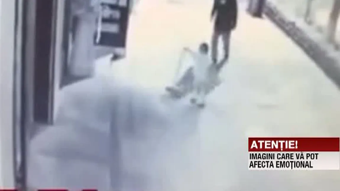 Şocant: Un bărbat calcă în picioare, la propriu, un copil de 3 ani VIDEO