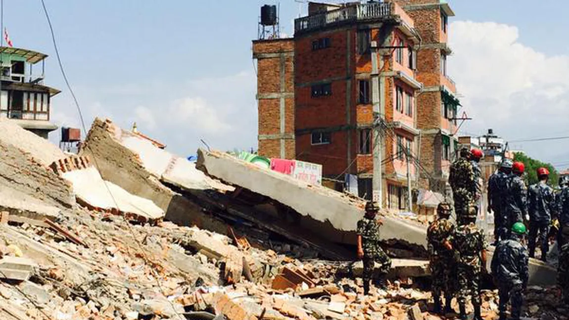 Cutremurul de 7.4 din Nepal: Peste 80 de morţi şi 2.000 de răniţi