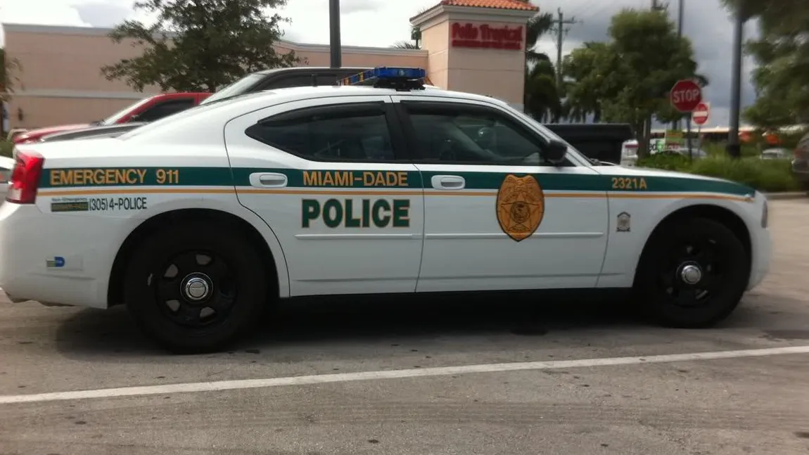 Poliţişti din Miami, anchetaţi pentru că au trimis mesaje rasiste