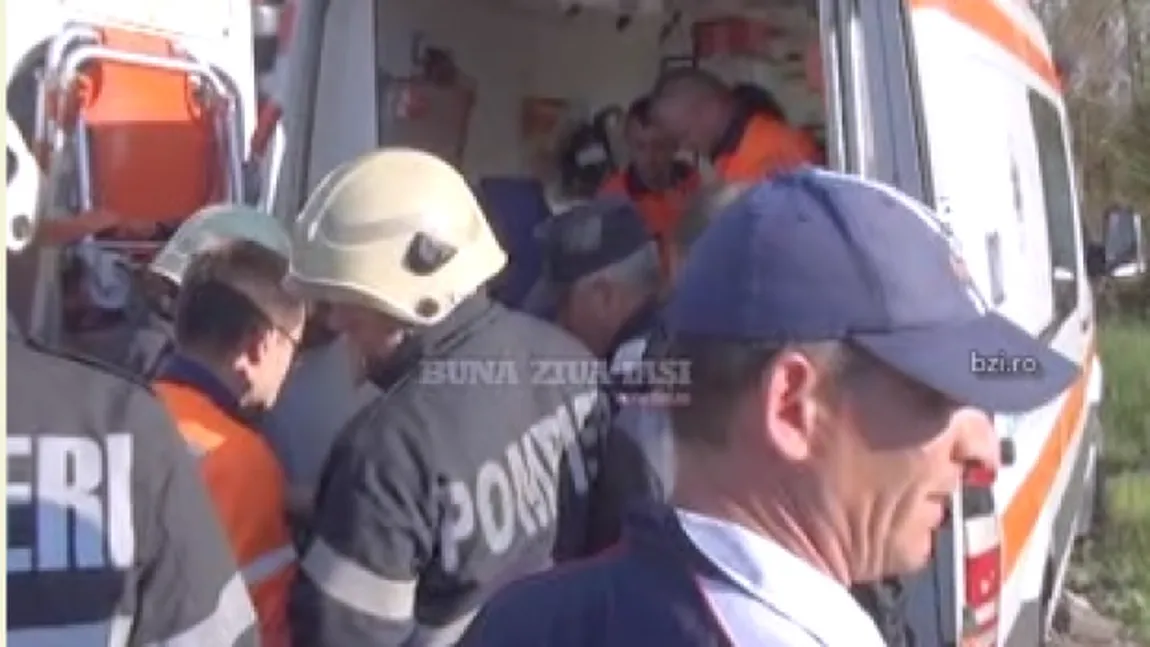 Una dintre fetele care s-au curentat în timp ce-şi făceau poze pe tren a murit la spital