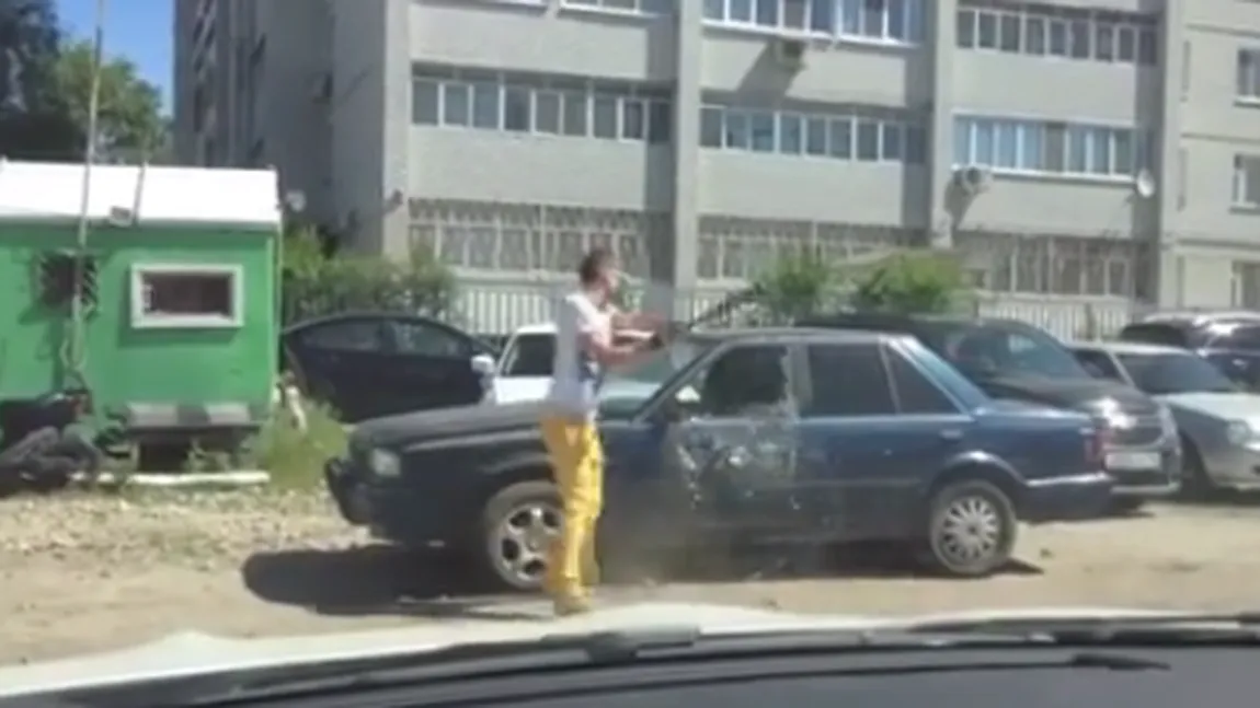 Răzbunare mafiotă a unui rus căruia i-a fost blocat bolidul în parcare. Vinovatul a rămas fără maşină VIDEO