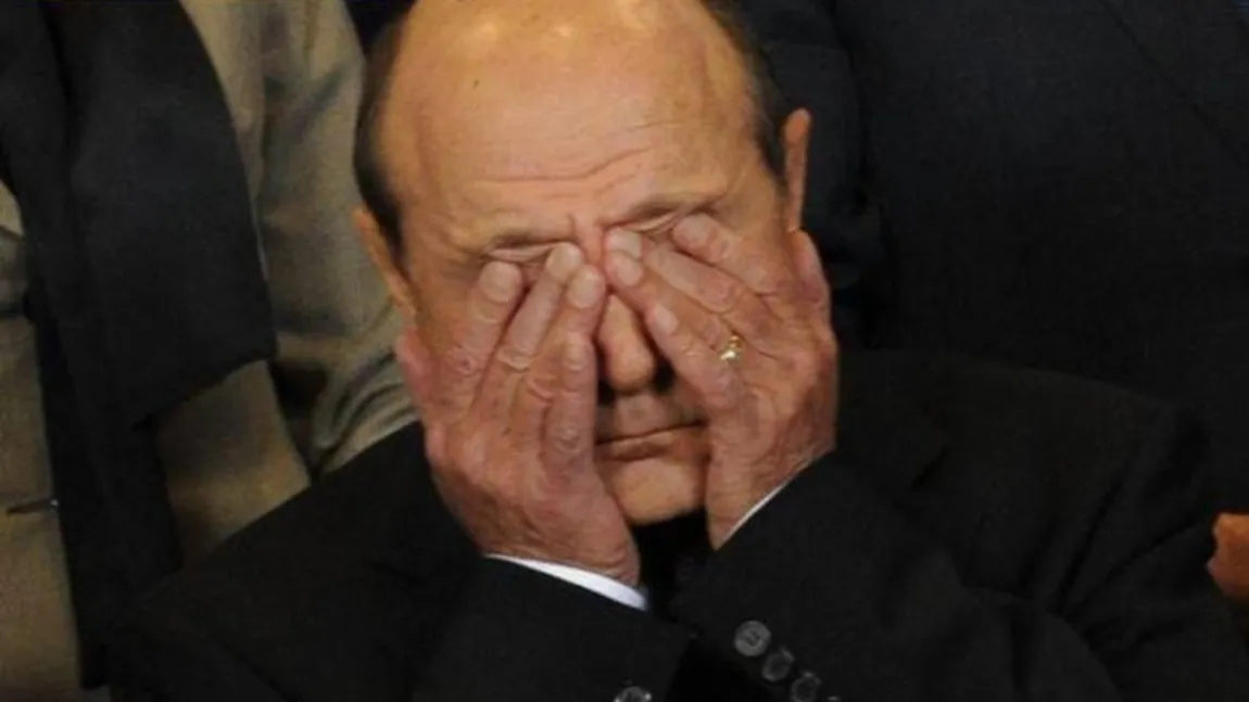 Traian Băsescu se plânge că-i plouă în casă