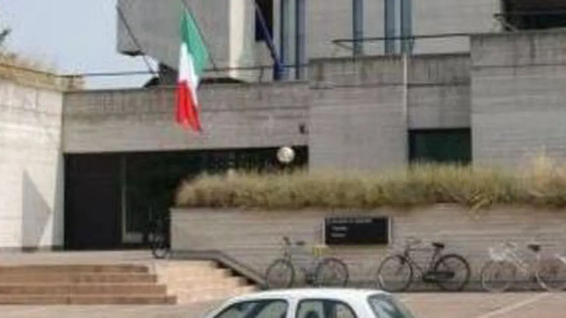 Scene de groază la tribunal, în Italia. O femeie a atacat cu cuţitul un procuror