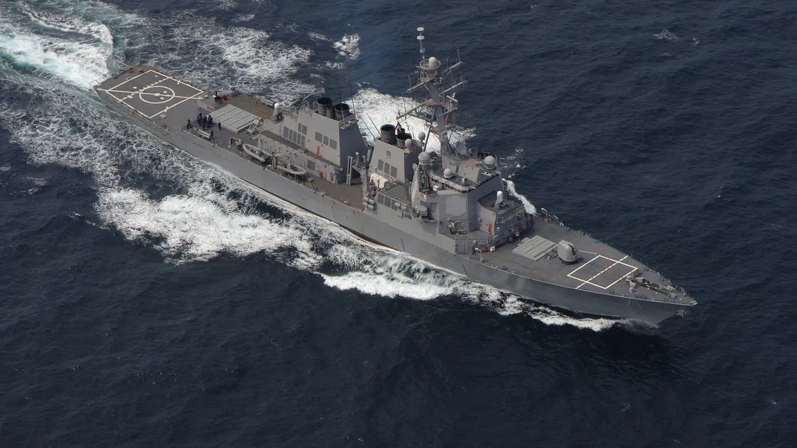 Distrugătorul american USS Ross ajunge în Marea Neagră